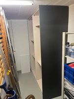 Schöner Kleiderschrank mit Schiebetür