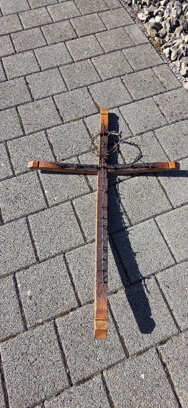 Tutte le decorazioni: Holzkreuz mit Dornenkrone, rustikal & einzigartig – Nuovo e nell'imballaggio originale da Emmetten venduto da sra_mb9z