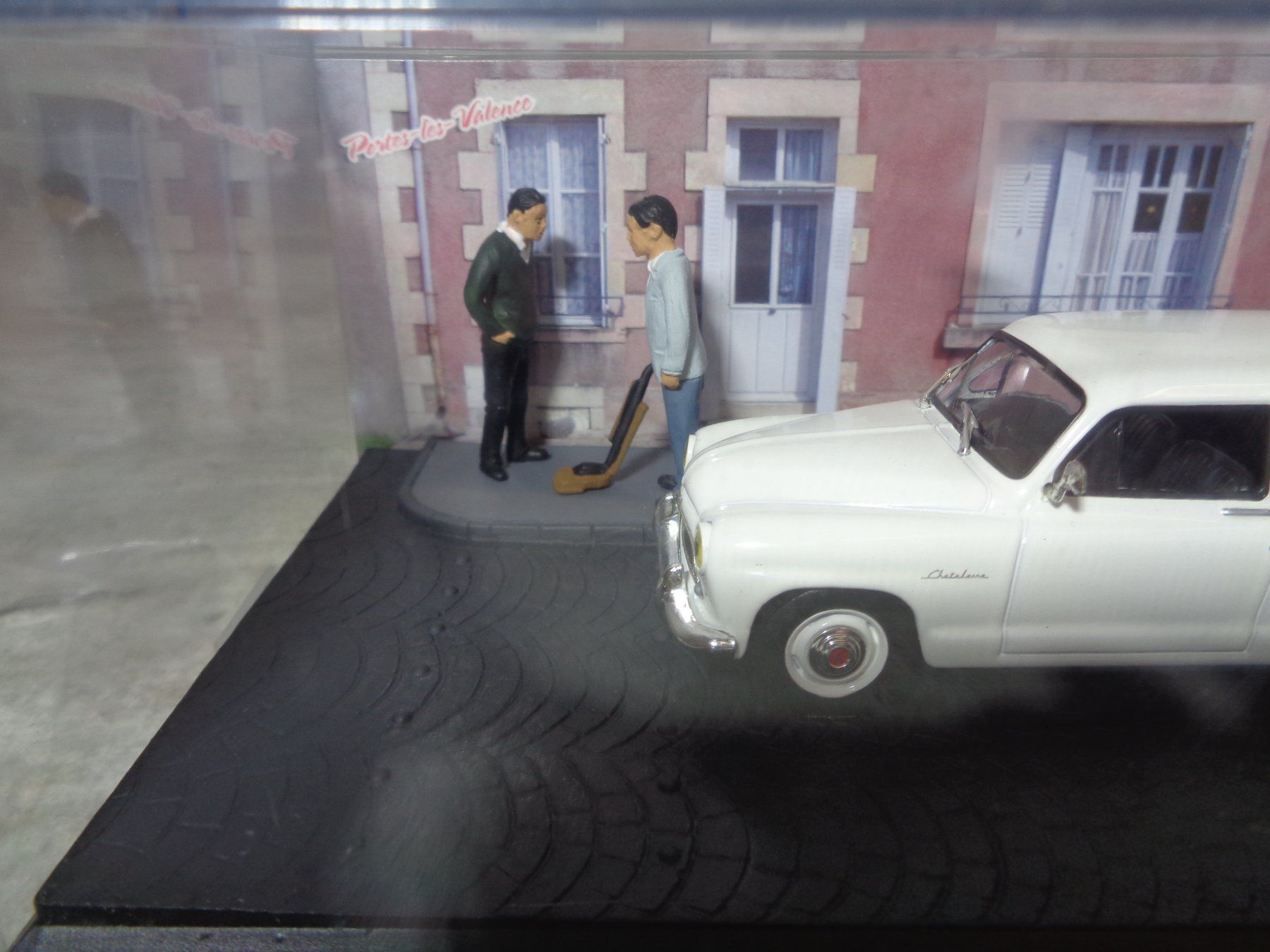 Simca Modellini d'auto: Altaya 1:43 Diorama Classic Car Simca Aronde Châtelaine – Usato da Reconvilier venduto da rallycar 3