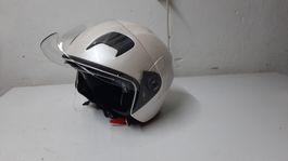 Motorradhelm mit klarem Visier und integriertem Sonnenvisier