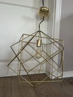 Moderne Draht-Lampe in Gold - Ein echter Hingucker!