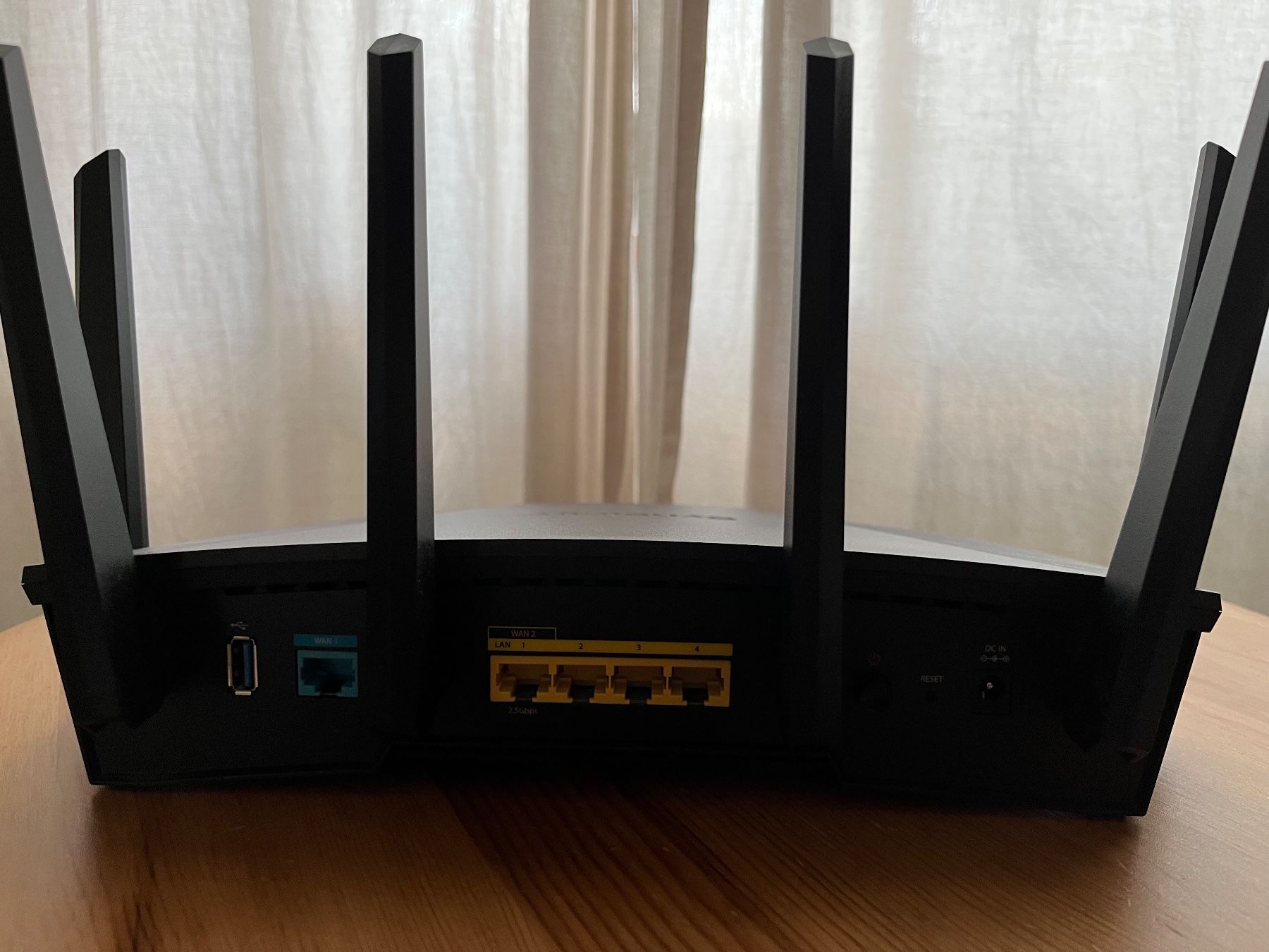 Synology Modem & Router: Synology RT6600ax – Usato da Zürich venduto da qui_xlb8 2