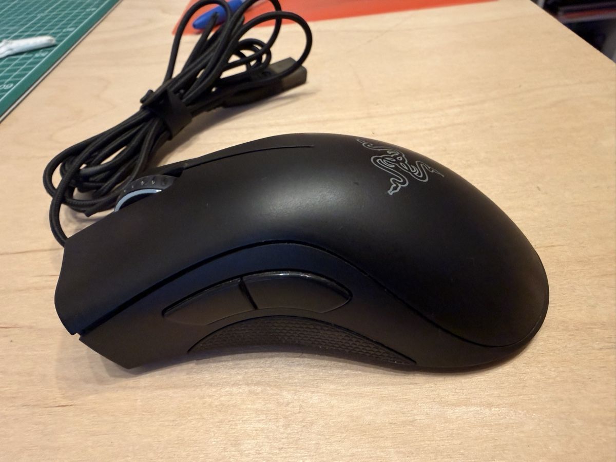 Razer Maus: Razer DeathAdder Chroma - Gaming Mouse – Gebraucht aus Basel von Mulce 1