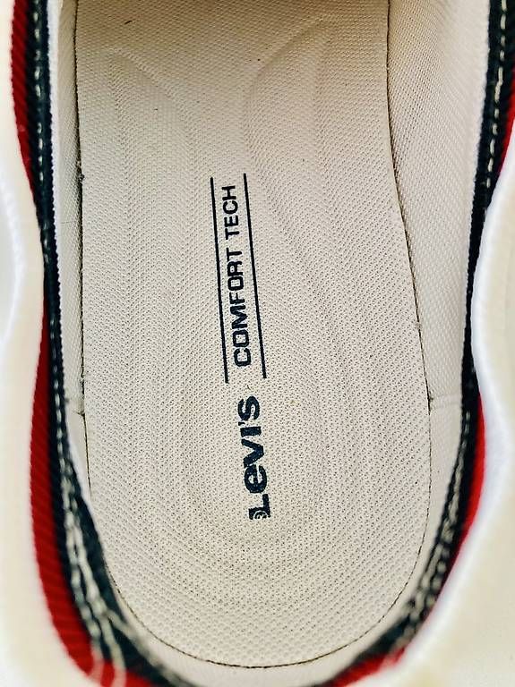 Levi's Scarpe da uomo: Levis Sneakers weiss Gr 42 – Usato da Thun venduto da Fuesu1812 4