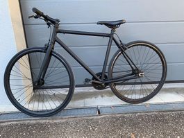 Vélo singlespeed noir, idéal pour la ville - presque neuf!