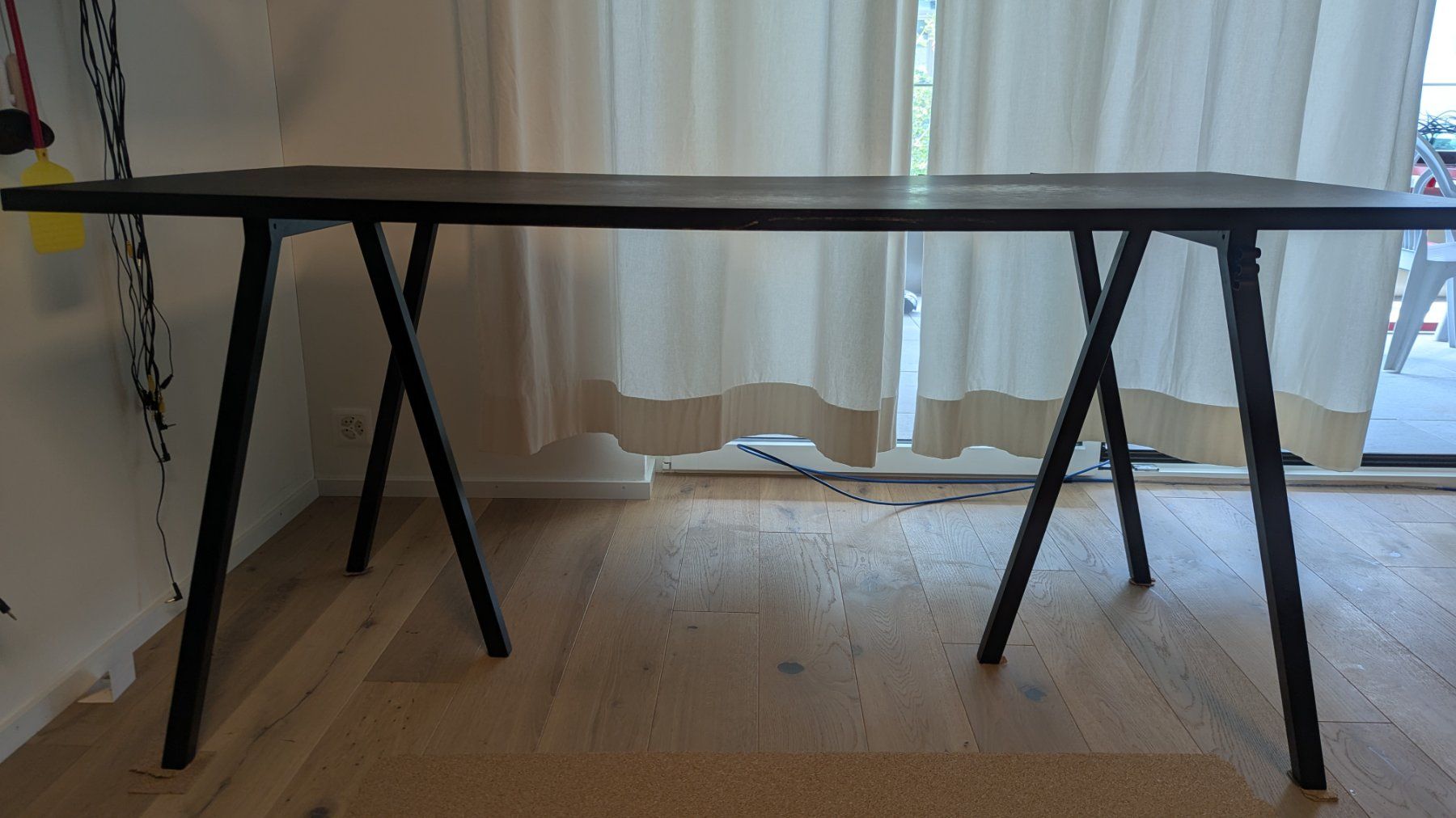 Hay Tische: Loop Stand Table - Hay - Metallgestell - stark gebraucht – Gebraucht aus Fällanden von benoiod 1