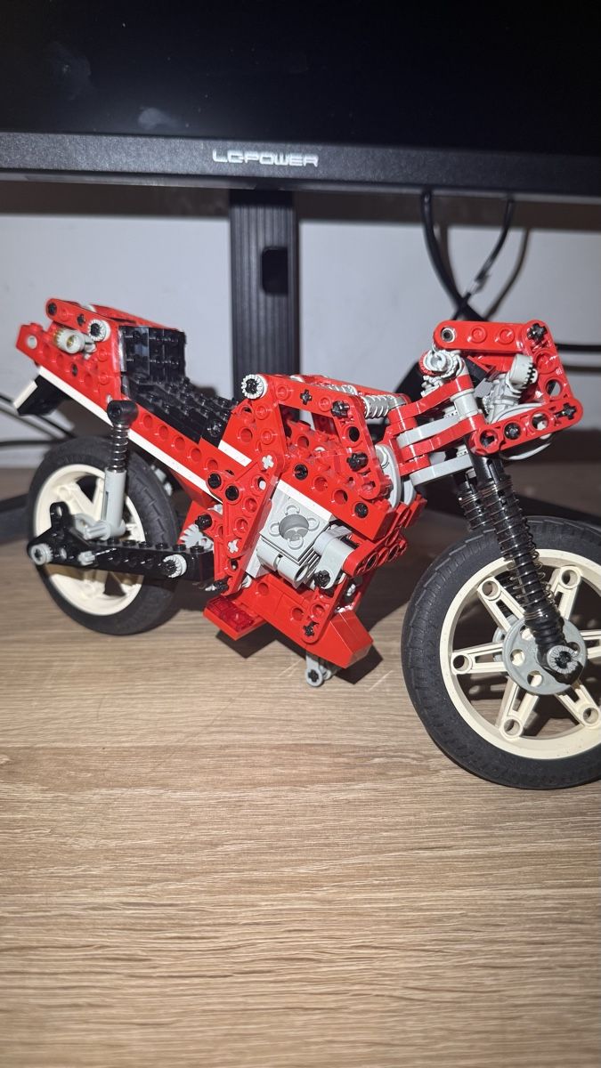 Lego Kit di costruzioni: Vintage LEGO Technic Motorcycle MC 8422 Red – Usato da  venduto da  2