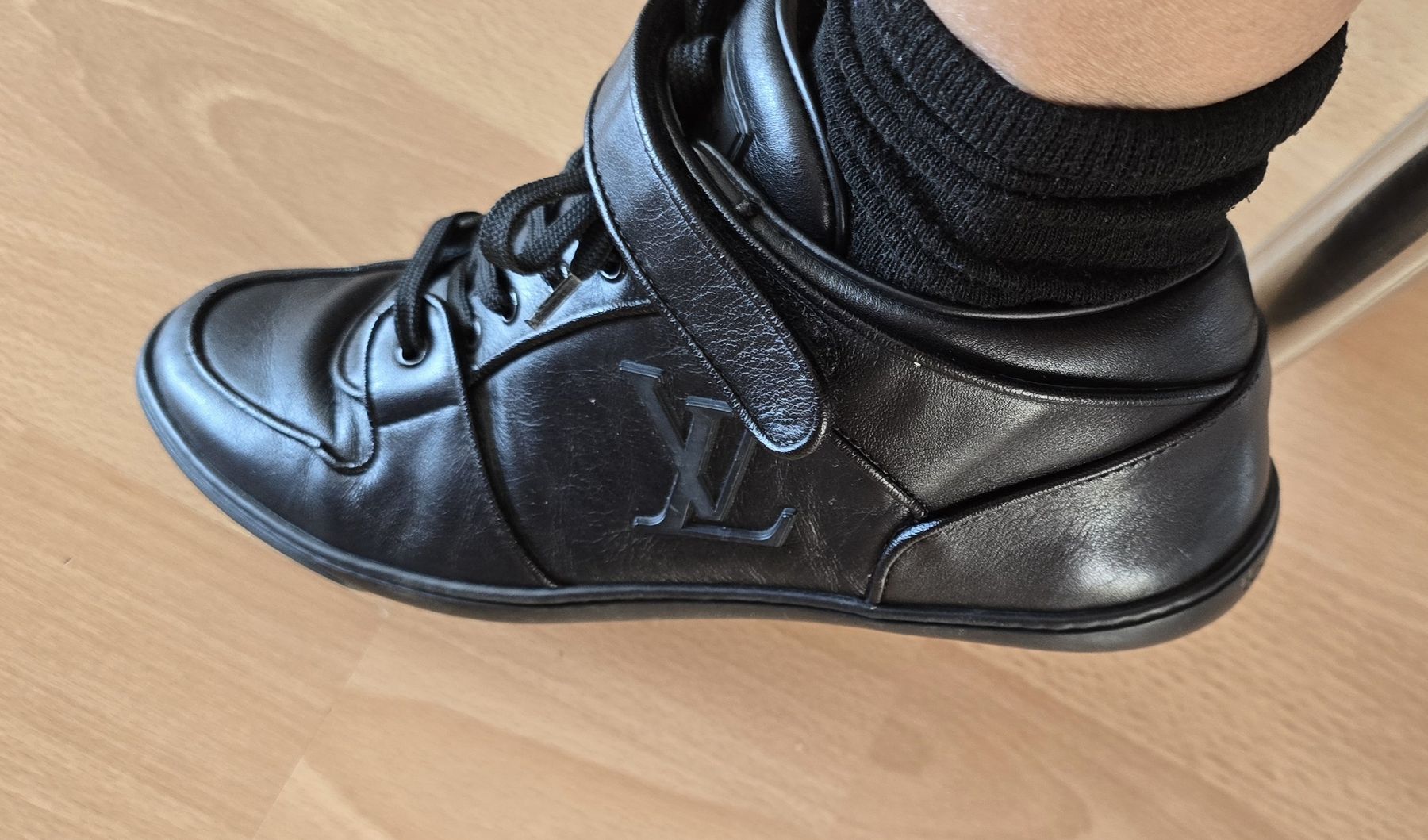 Louis Vuitton Scarpe da uomo: Louis Vuitton Sneaker Hightop Leder schwarz Gr.38 – Usato da Biberist venduto da Giveme 3