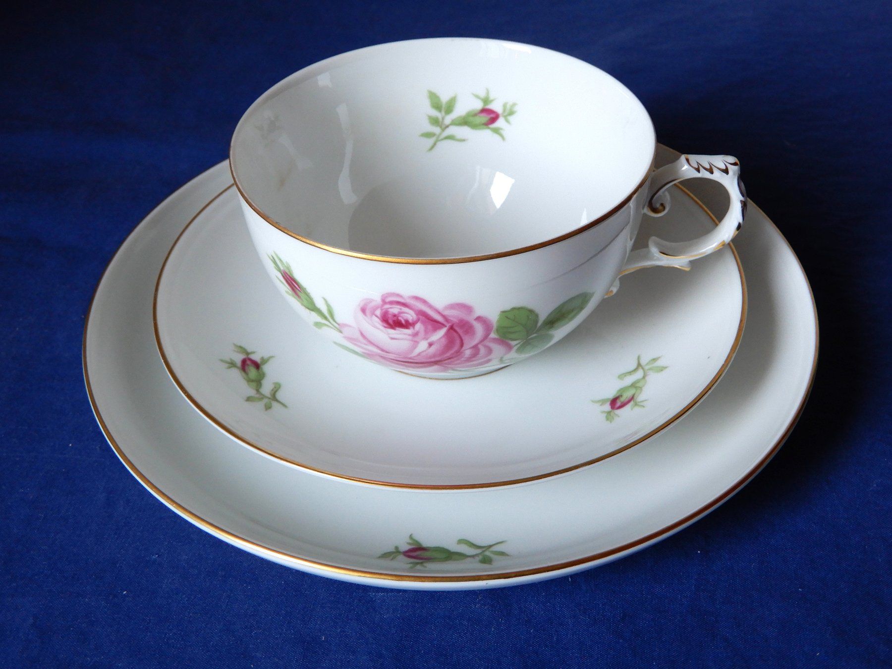 Fürstenberg Set di piatti: Fürstenberg rote Rose 4 x Teeset 3-teilig – Usato da Senèdes venduto da tintinette43 2