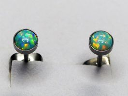Ohrsteker aus Titanium mit Opal