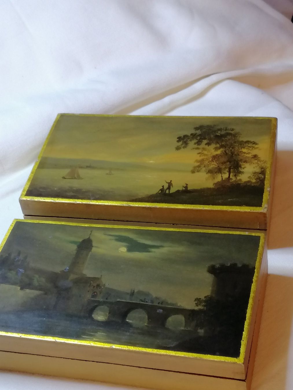 Altro in Decorazioni & Accessori: 2 Dosen mit Lithographien, 50 iger Jahre – Usato da Rheinfelden venduto da Cleopatra2000 8