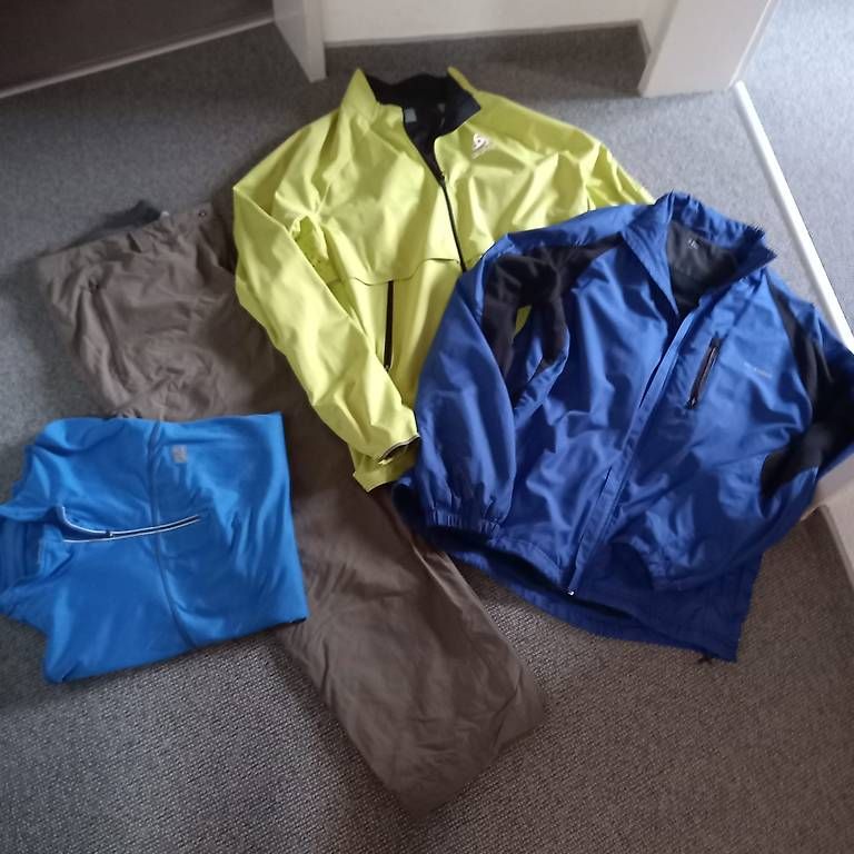 Lotti di vestiti: Wanderjacken, Wanderhose, Pullover, L/XL – Usato da Ballwil venduto da bom_ar