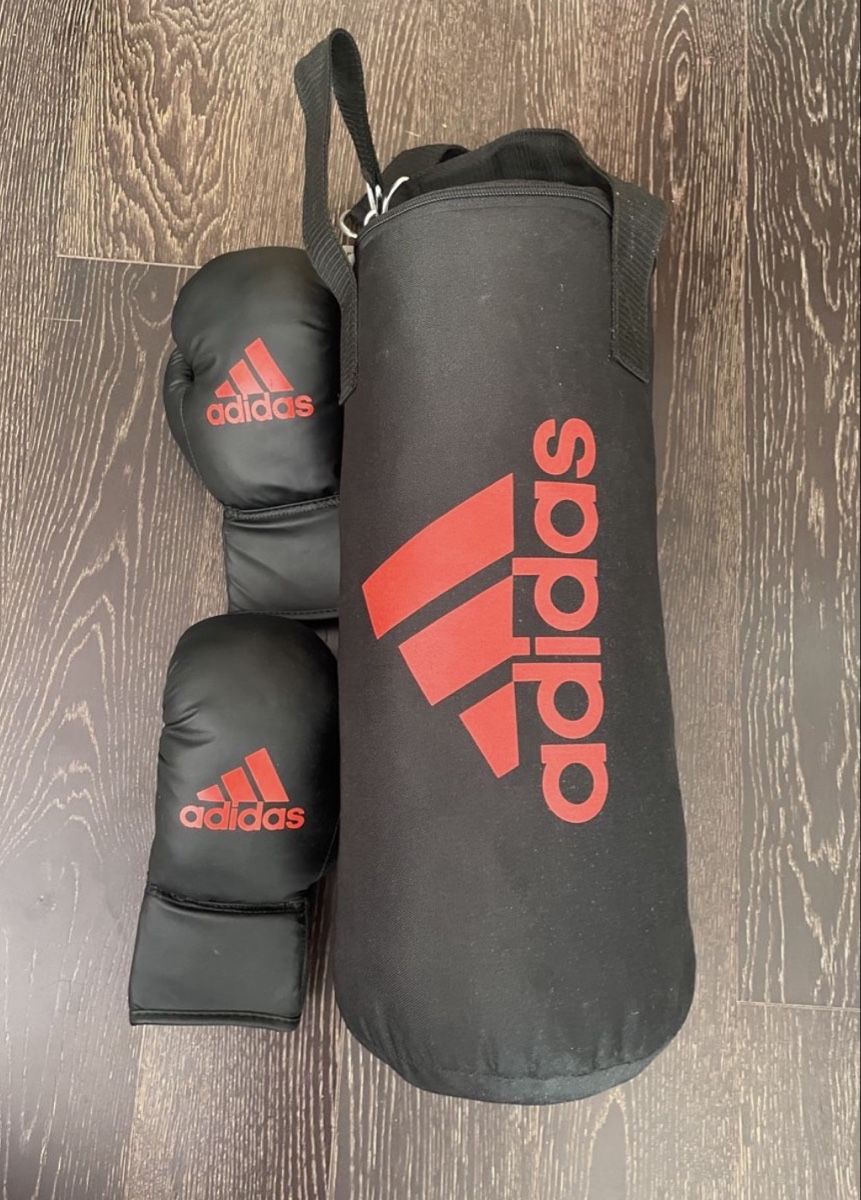 Sacs de frappe: Kinder-Boxsack mit Boxhandschuhe  – Neuf (Voir description) à Affoltern am Albis par Dschroeder