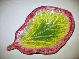 Kleine Keramik Schale handgetöpfert in Blatt Form B)
