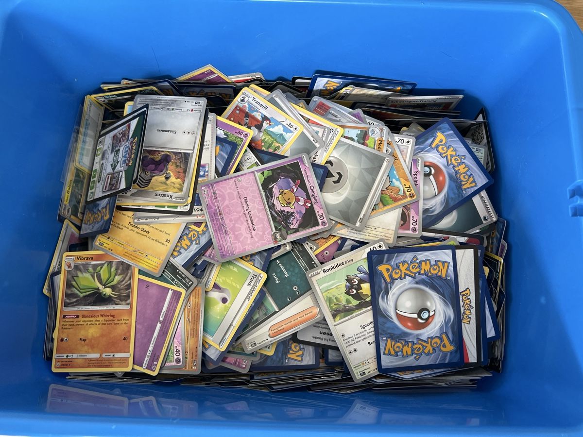 Pokémon Carte collezionabili: Hunderte Pokemonkarten kiste voll – Usato da Arbon venduto da K9320