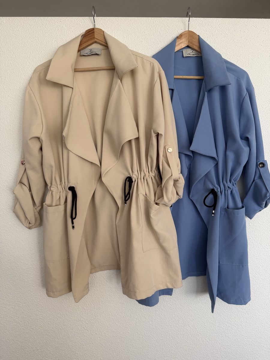 Manteaux: Wunderschöne Damen Übergangsjacken in Beige & Hellblau – D'occasion à Hägglingen par Raff_Ella
