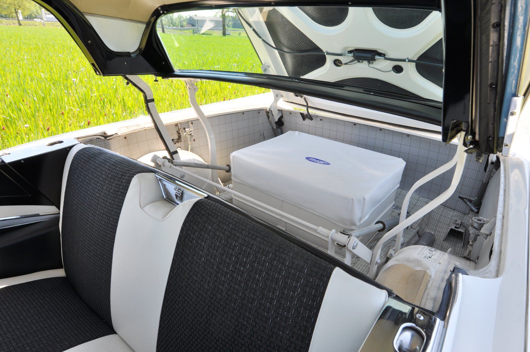 Ford Automobili: Ford Fairlane Retractable, Skyliner 1957 – Usato da Kreuzlingen venduto da Musikremo 7