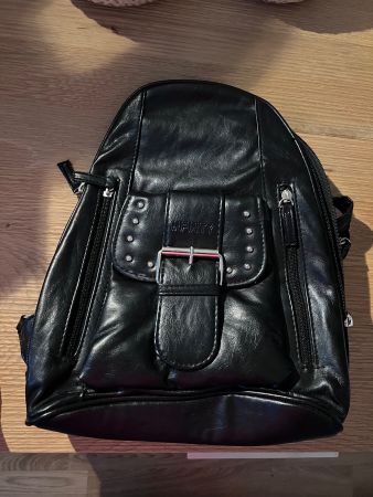 Sac à dos noir en similicuir
