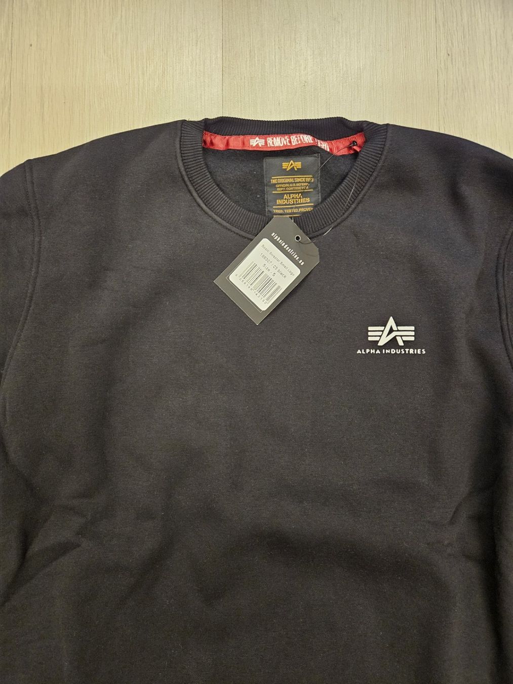 Alpha Industries Maglioni & Felpe: Alpha Industries Basic Small Logo Sweatshirt – Black S Neu – Nuovo e nell'imballaggio originale da Düdingen venduto da BluePalm 1