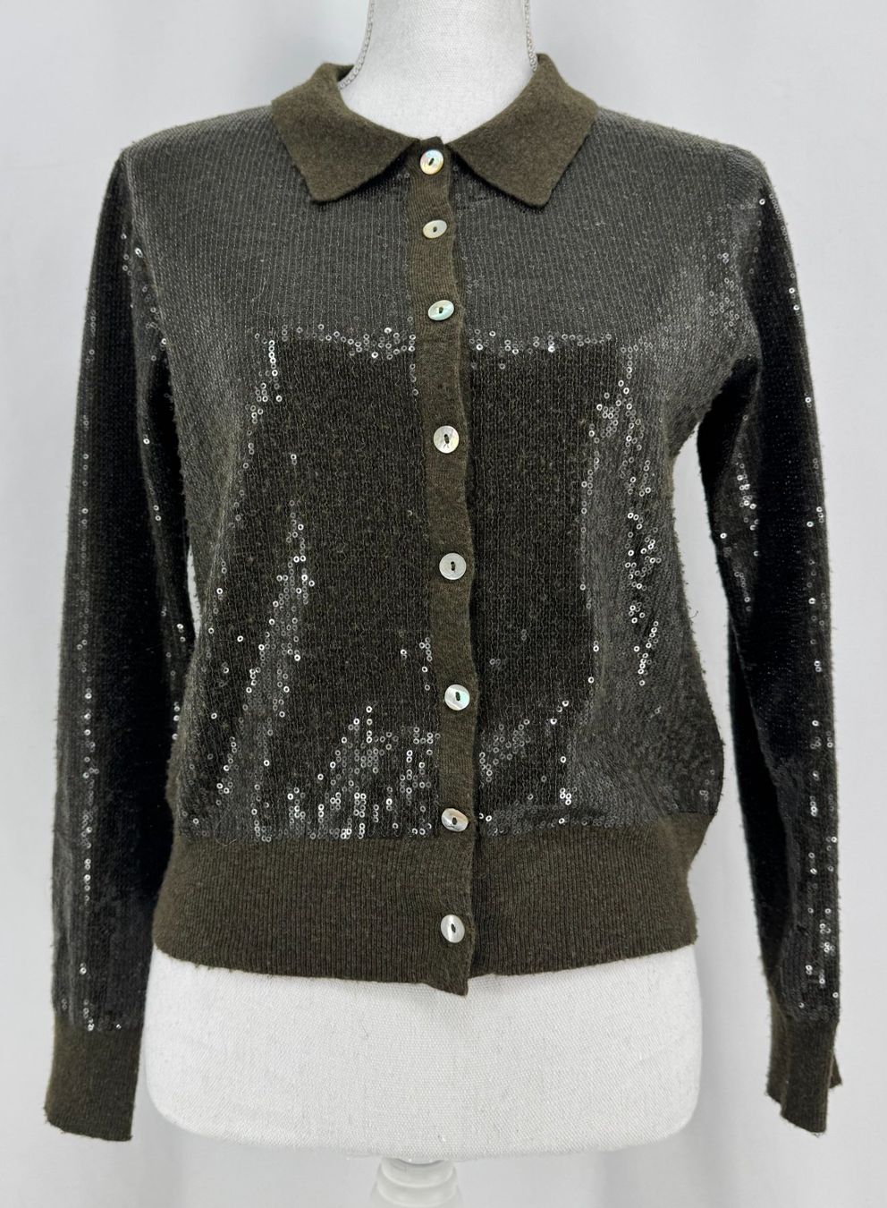 Zara Pullover & Sweatshirts: ZARA Pull en Maille Khaki à Sequins, Boutons Nacrés, S – Gebraucht aus Lausanne von PlusValue_Lausanne 1