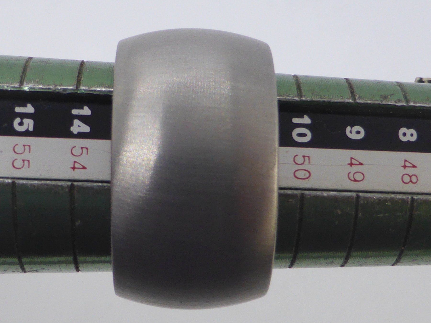 Anelli: Bague en acier large décor brossé – Usato da Porrentruy venduto da Tic-Time 2