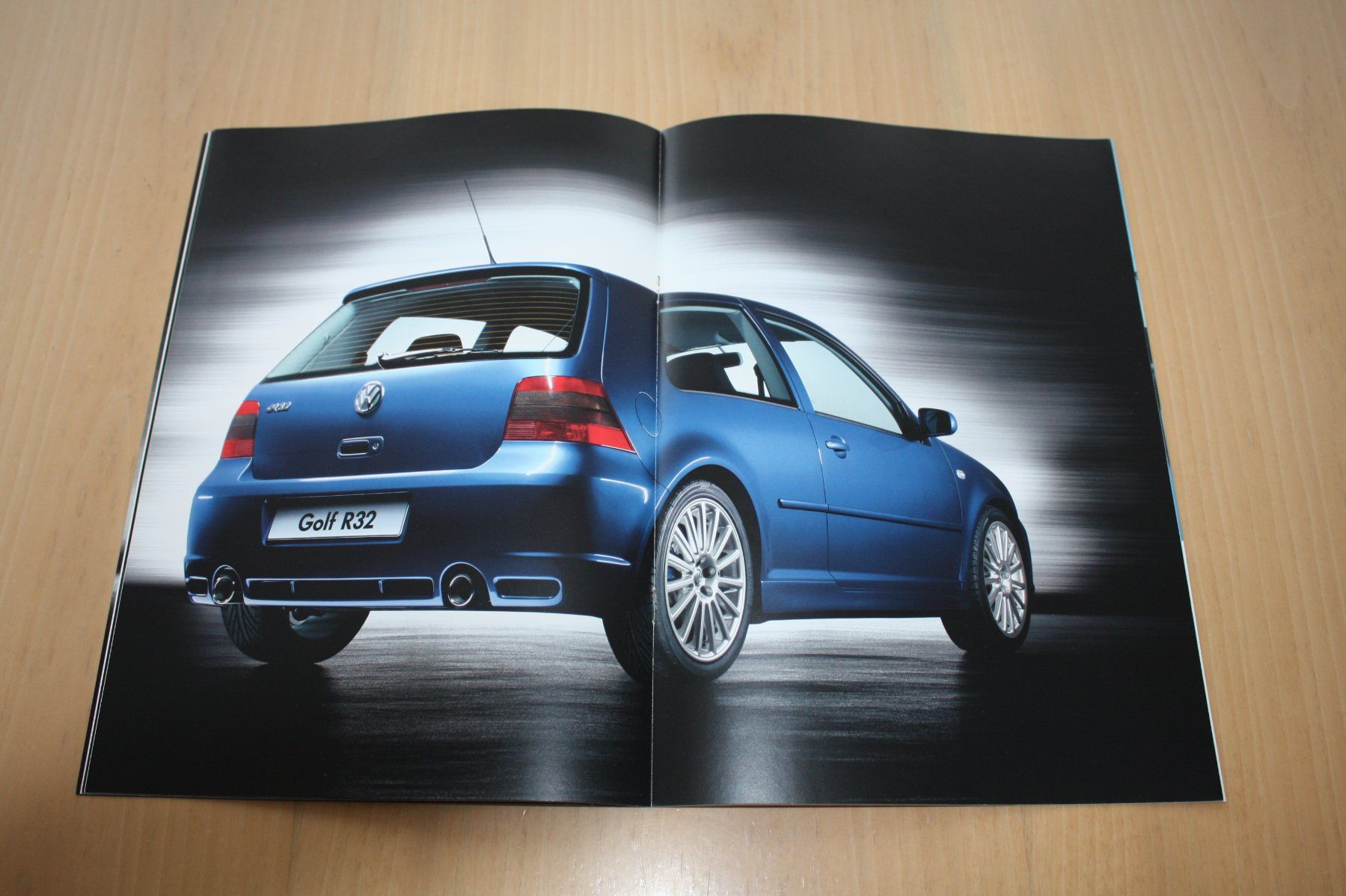VW Documenti: VW Golf R32 Broschüre 10/2003 – Usato da Wikon venduto da erwin400 4