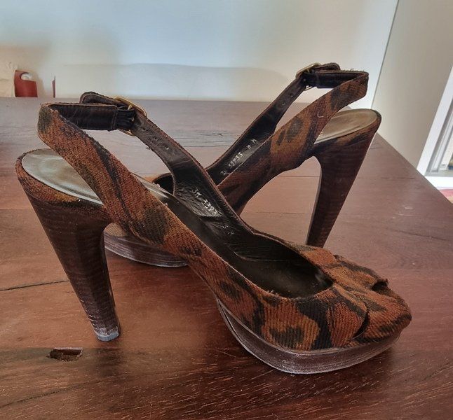 Stuart Weitzman Scarpe da donna: STUART WEITZMAN High Heels Plateau Gr 8 / 38.5 – Usato da Basel venduto da Mamaree