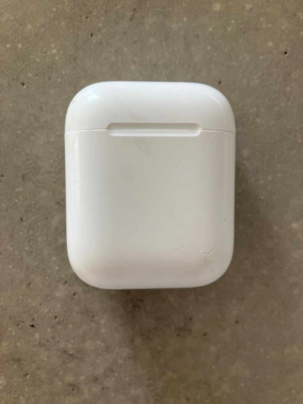 Apple Cuffie: APPLE AIRPODS Case – Usato da Lausanne venduto da mr.v 1