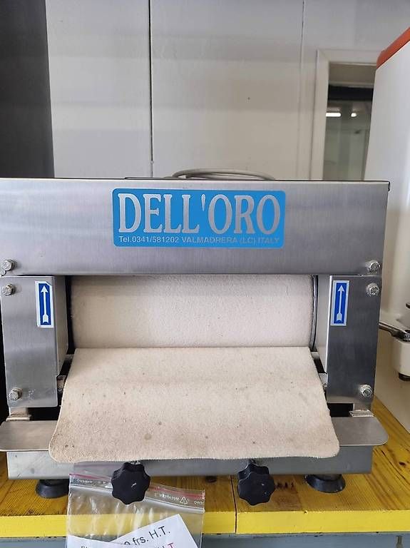 Tavoli: Façonneuse  à petit pain sur table – Usato da Etagnières venduto da sav_lwd5 1