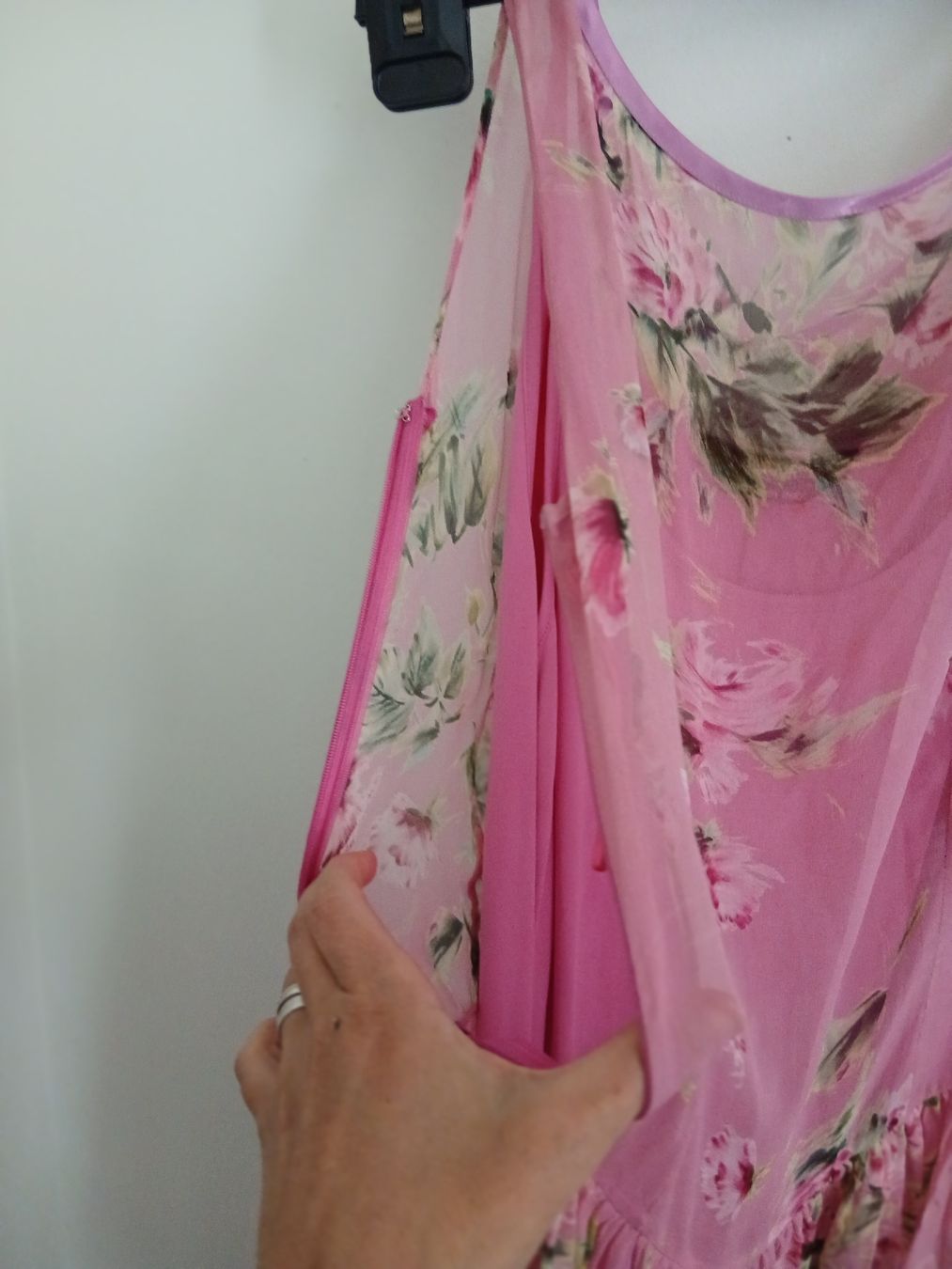 Max Mara Vestiti: Max Mara Studio Pink Silk Dress Floral – Nuovo (secondo la descrizione) da Wil SG venduto da tre_g2l7 3