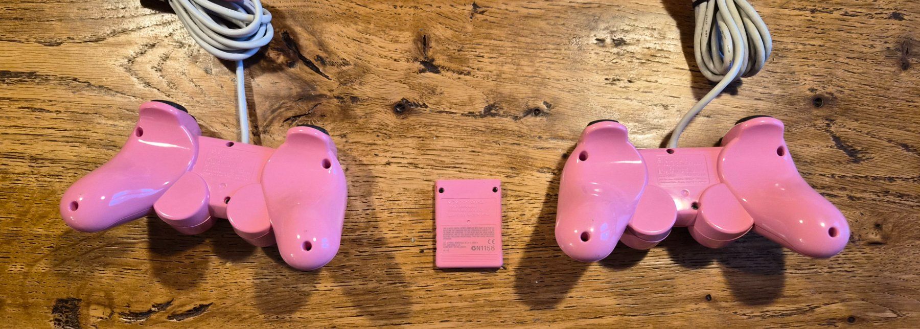 Sony Consoles: Pinke Playstation 2 Konsole mit 2 Controller + 3 Spiele – D'occasion à Reigoldswil par RetroGames.Zone 3