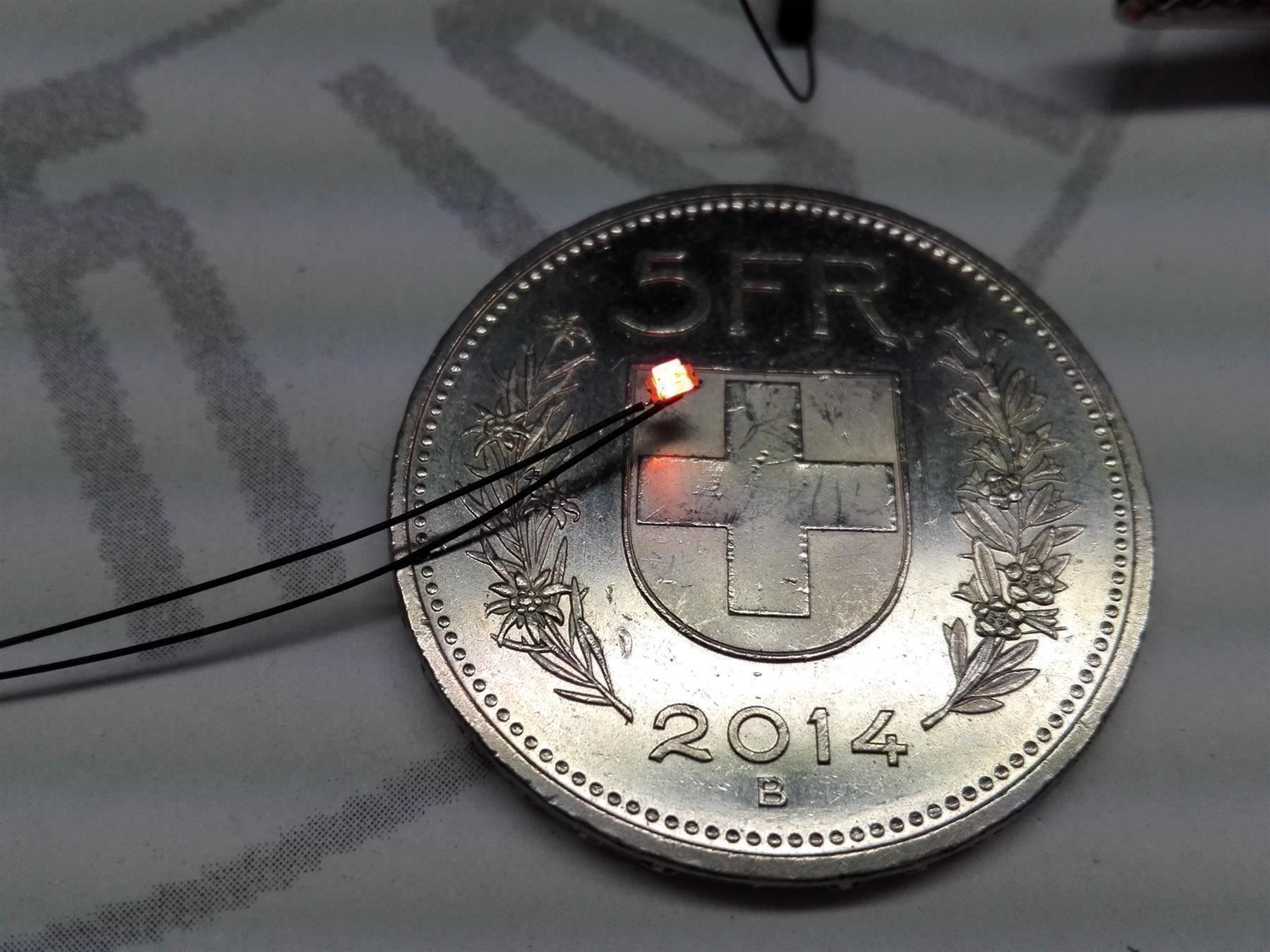 Componenti elettronici: LED SMD 0805 orange, verkabelt, 1Stk – Nuovo (secondo la descrizione) da Luzern venduto da Salefactory