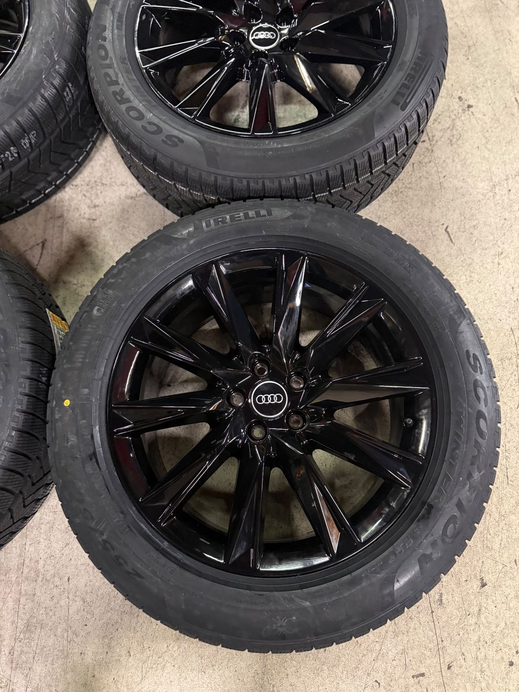 Audi Pneumatici & Ruote complete: Originale Audi Q4 E-tron Winterräder 19zoll Neu – Nuovo e nell'imballaggio originale da Gerlafingen venduto da Pneu-Puric 4