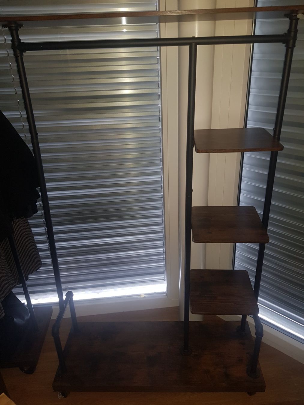 Guardaroba: KLEIDERSTÄNDER INDUSTRIAL – Usato da Root venduto da LifestyleAccessoires 3