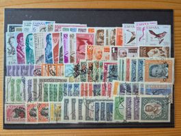 Briefmarken weltweit auf Karte H7 Zustand gemäss Bild