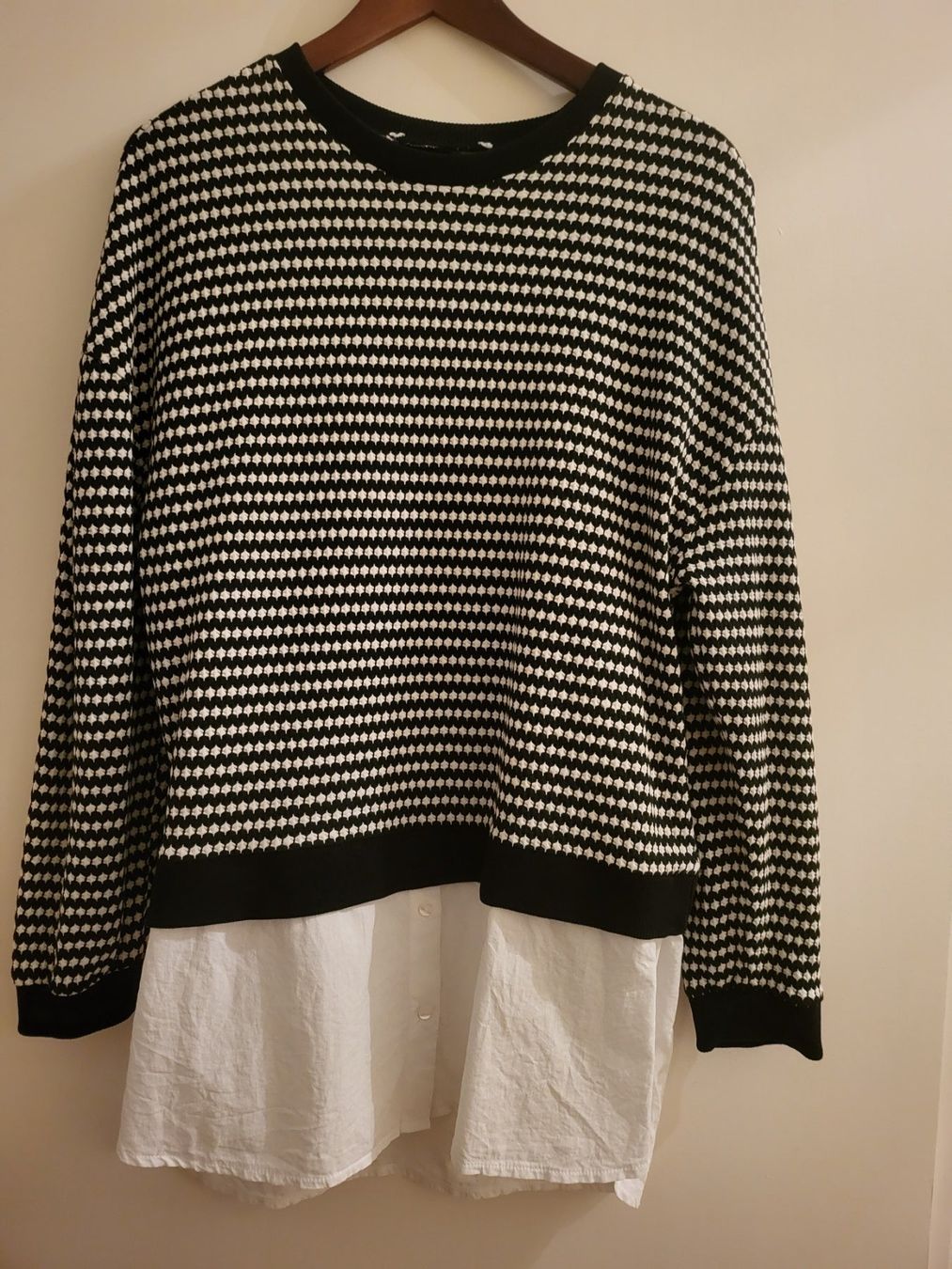 Maglioni & Felpe: Schöne Pullover mit Bluseneinsatz – Usato da Basel venduto da sci_67ms