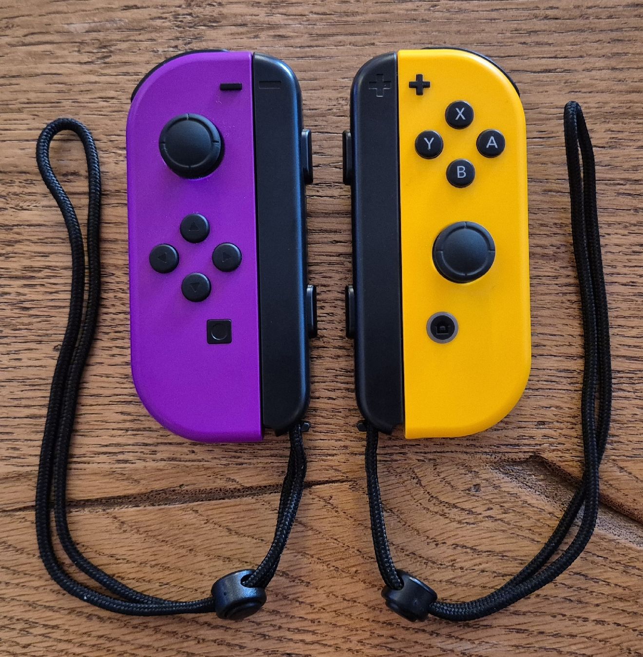 Nintendo Controller: Nintendo Switch Joy-Con Set Lila / Gelb Original – Usato da Au SG venduto da AlenCompany