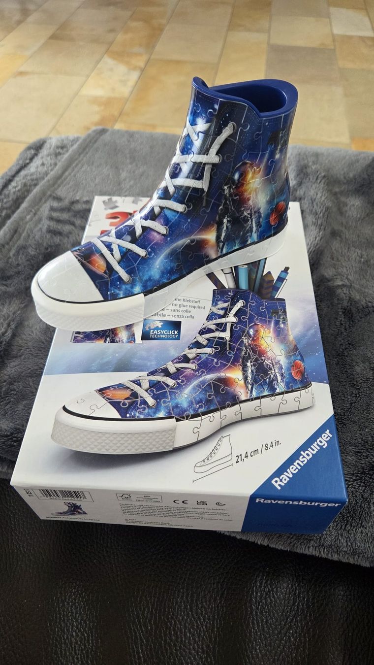 Ravensburger Puzzles: Ravensburger Puzzle 3D Sneaker "Space" 21,4 cm – Gebraucht aus Niederglatt ZH von s_trio
