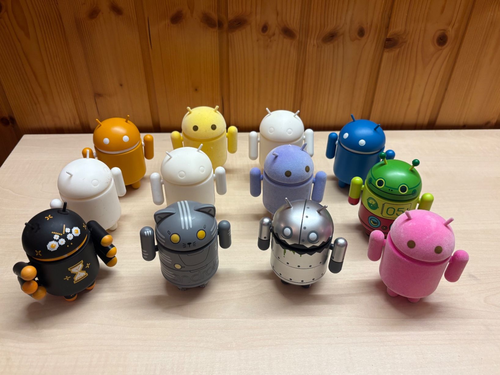 Statuette: Android Figuren 12 Stk. – Usato da Rümligen venduto da Sibill