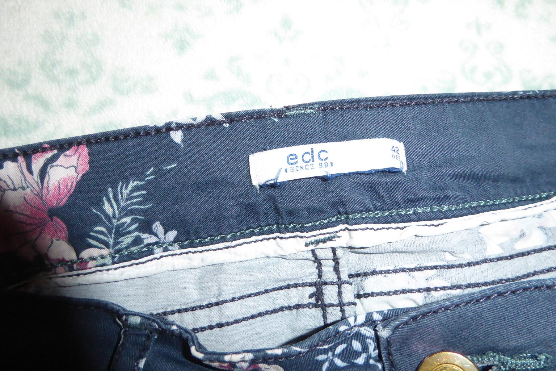 Esprit Hosen: Geblumte Hose Gr 42 edc Bund 44cm. – Gebraucht aus Sargans von Benziner 4