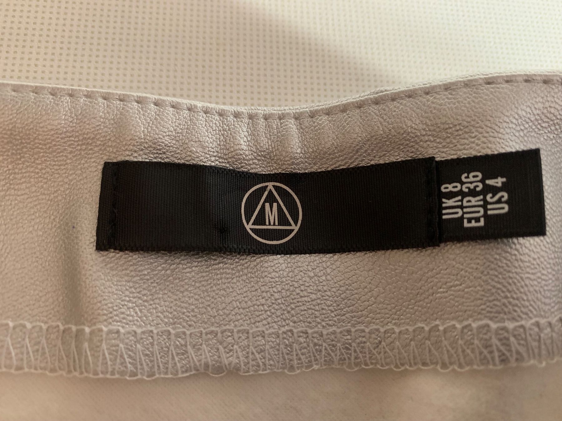 Gonne: Silberner Minirock von Missguided, Grösse 36 – Usato da Rosshäusern venduto da MiJoDoOl 2
