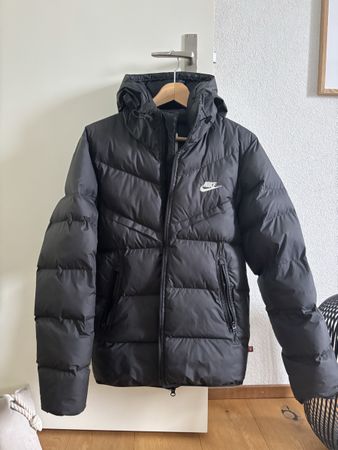 Nike Daunenjacke Storm-Fit schwarz Grösse XS gebraucht