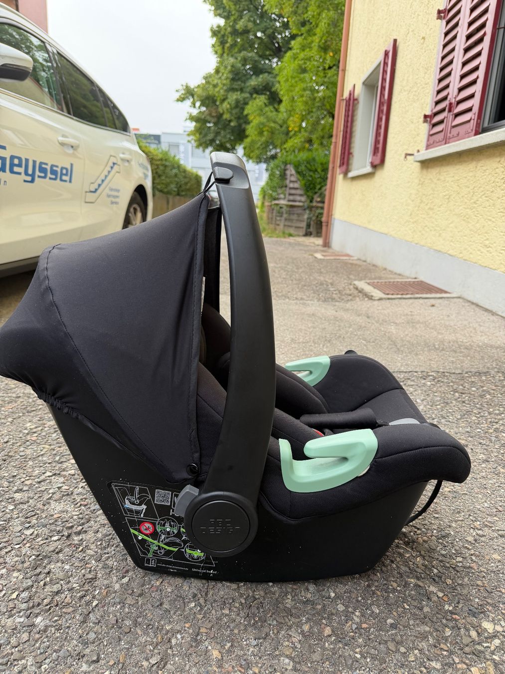 ABC Design Seggiolini per auto: Babyschale Tulip i-Size black + Isofix Base Root – Usato da Schaffhausen venduto da jazzmin1306 2