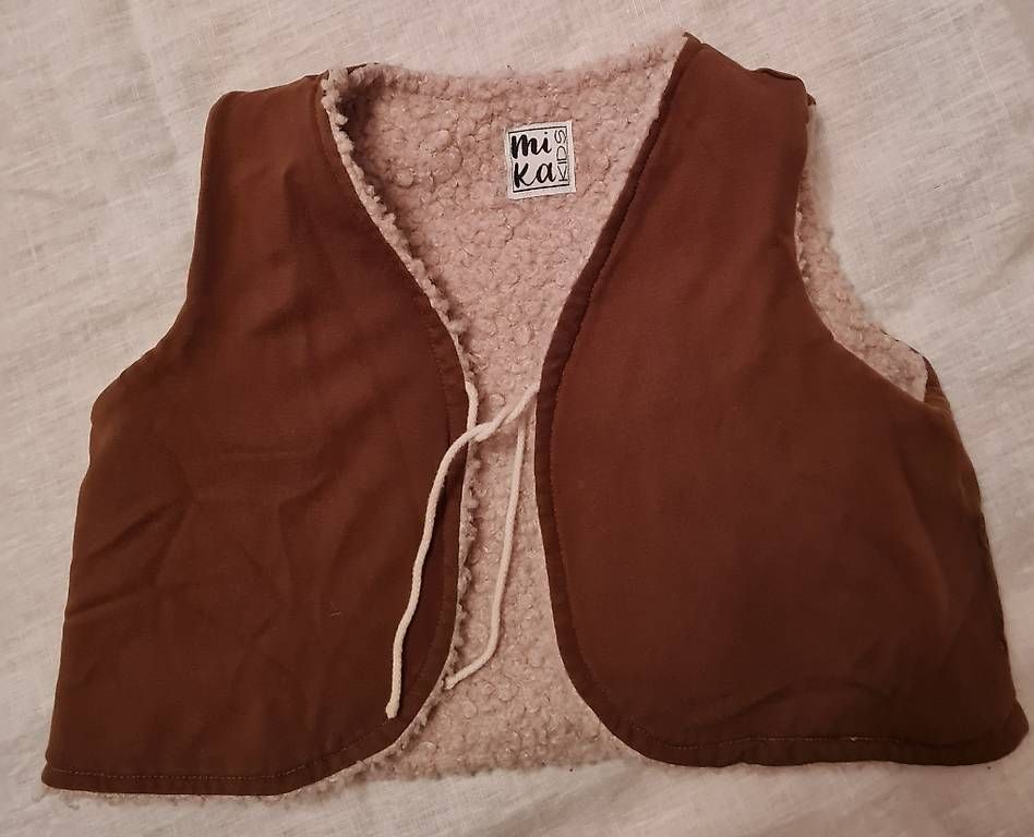 Altro abbigliamento per bambino: Gilet mit Wollfutter Gr. 110 – Usato da Baar venduto da Loimund