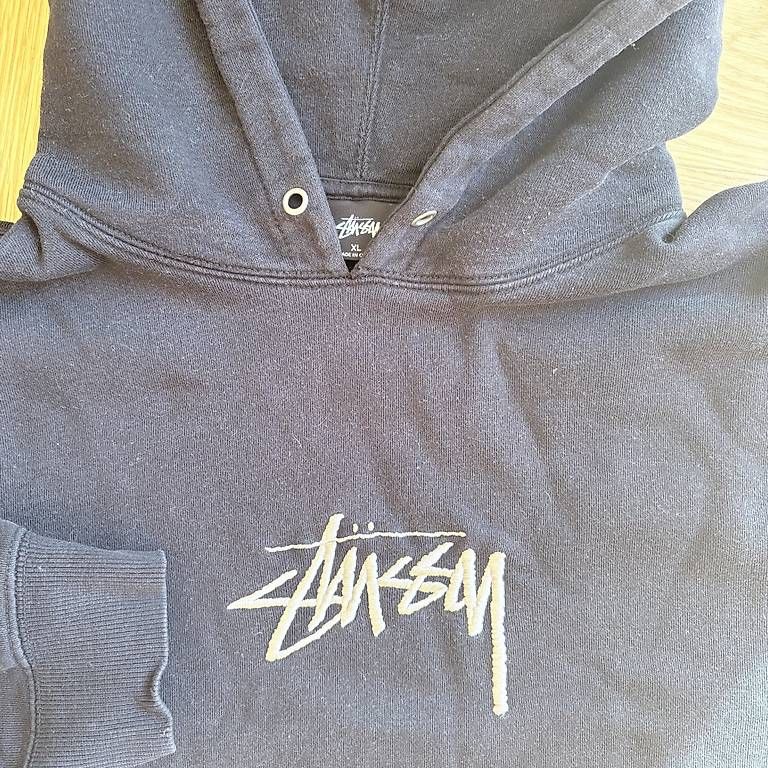 Pullover & Sweatshirts: Stüssy Hoodie – Gebraucht aus St. Gallen von man_72f2 2