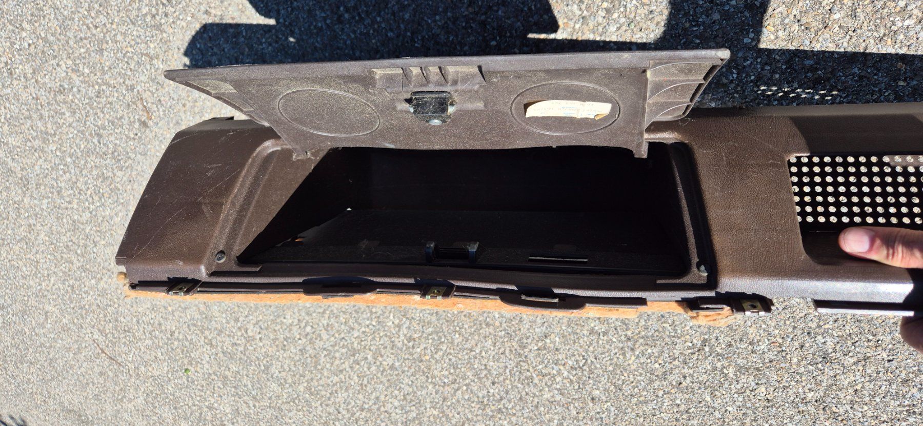 Volkswagen Alle Autoersatzteile: Jetta 1 Handschuhfach mit Deckel – Gebraucht aus Riggisberg von Mahali04 1
