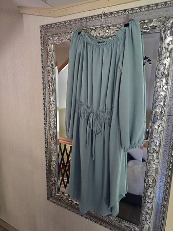 Schönes Kleid in der Farbe türkis Gr S