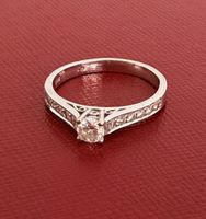 Ring 750 Weissgold mit Diamanten besetzt 0.22 Karat neu