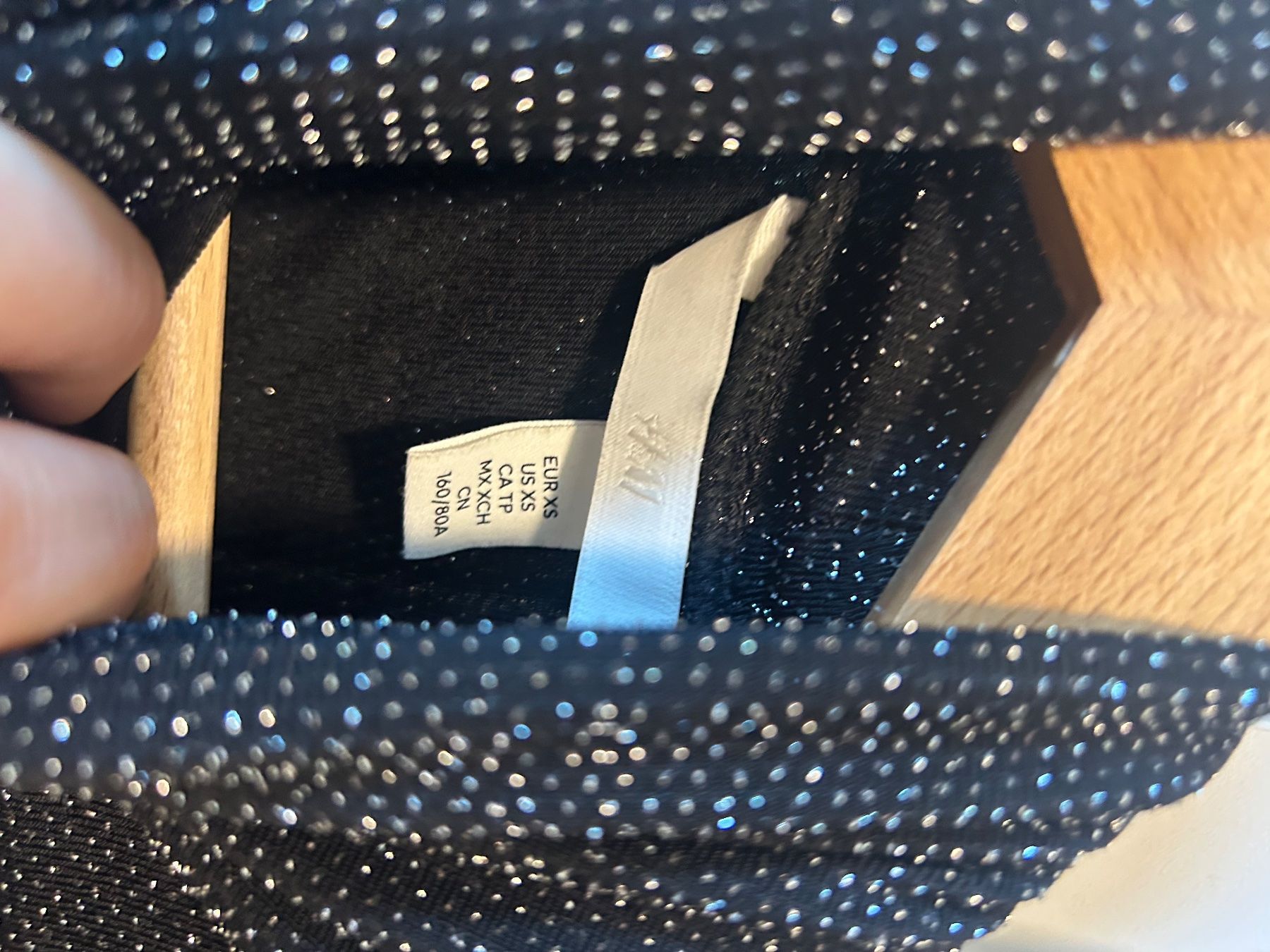 H&M Pullover & Sweatshirts: Rollkragenpullover mit Glitzer Print schwarz Grösse S H&M – Gebraucht aus Zürich von Dailychic 2