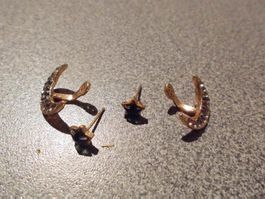 Ohrstecker Mond hinten/Sterne vorne, goldfarbig/schwarz